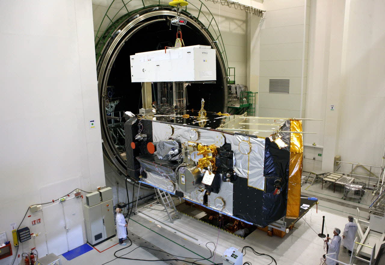 ALPHASAT I-XL being tested at Airbus DS Toulouse. (Copyright : Astrium / A. Barbe / 2012)