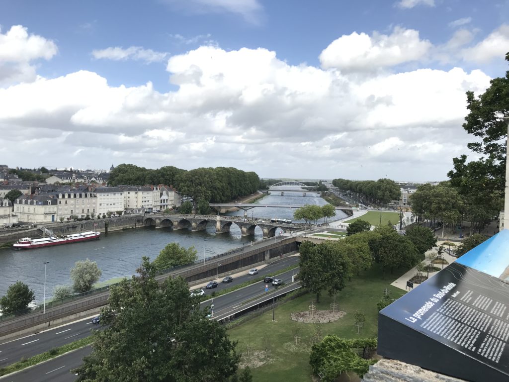 "Walk to the end of the world" is a viewing area located next to the Angers Castle from which the Maine river and the city can be seen.