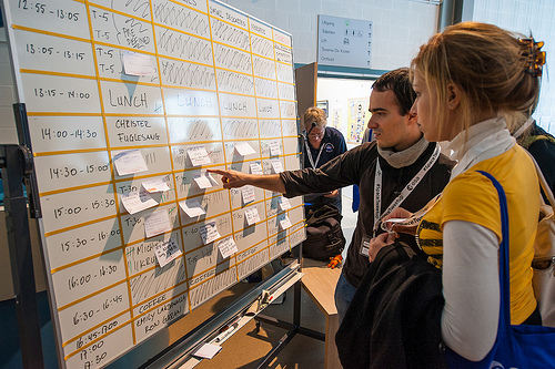 How does it work? Attendees write the title of their session on a piece of paper and claim a slot on the SpaceUp board.